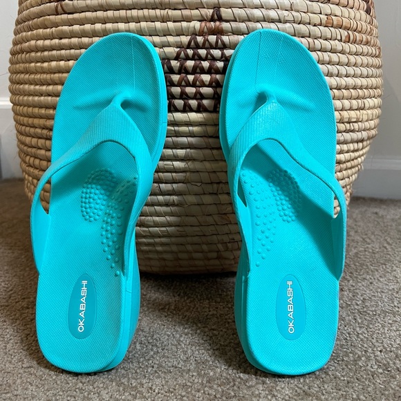 Nwot. Okabashi sandals. Size medium. - Picture 3 of 8